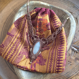 Macramé ketting  Belmoriet Maansteen