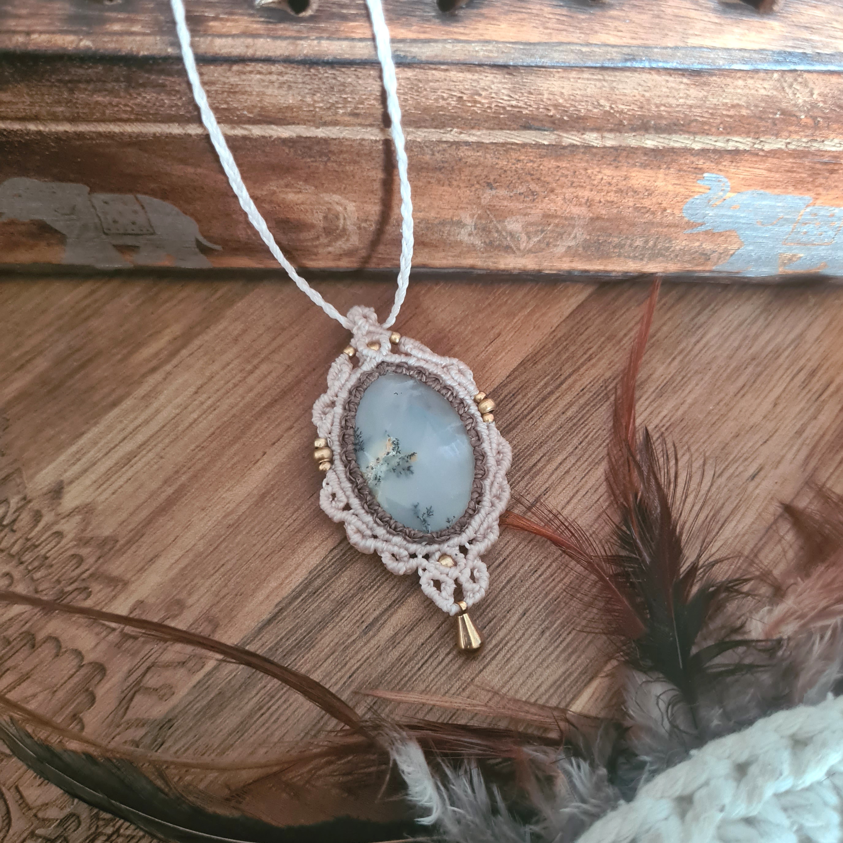 Macramé ketting Dendriet Opaal