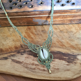Macramé ketting Kauri schelp