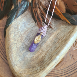 Macramé pendant Amethist