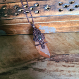 Braziliaanse Tangerine kwarts en Zonnesteen pendant