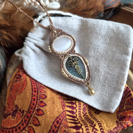 Macramé ketting Labradoriet en Belmoriet Maansteen