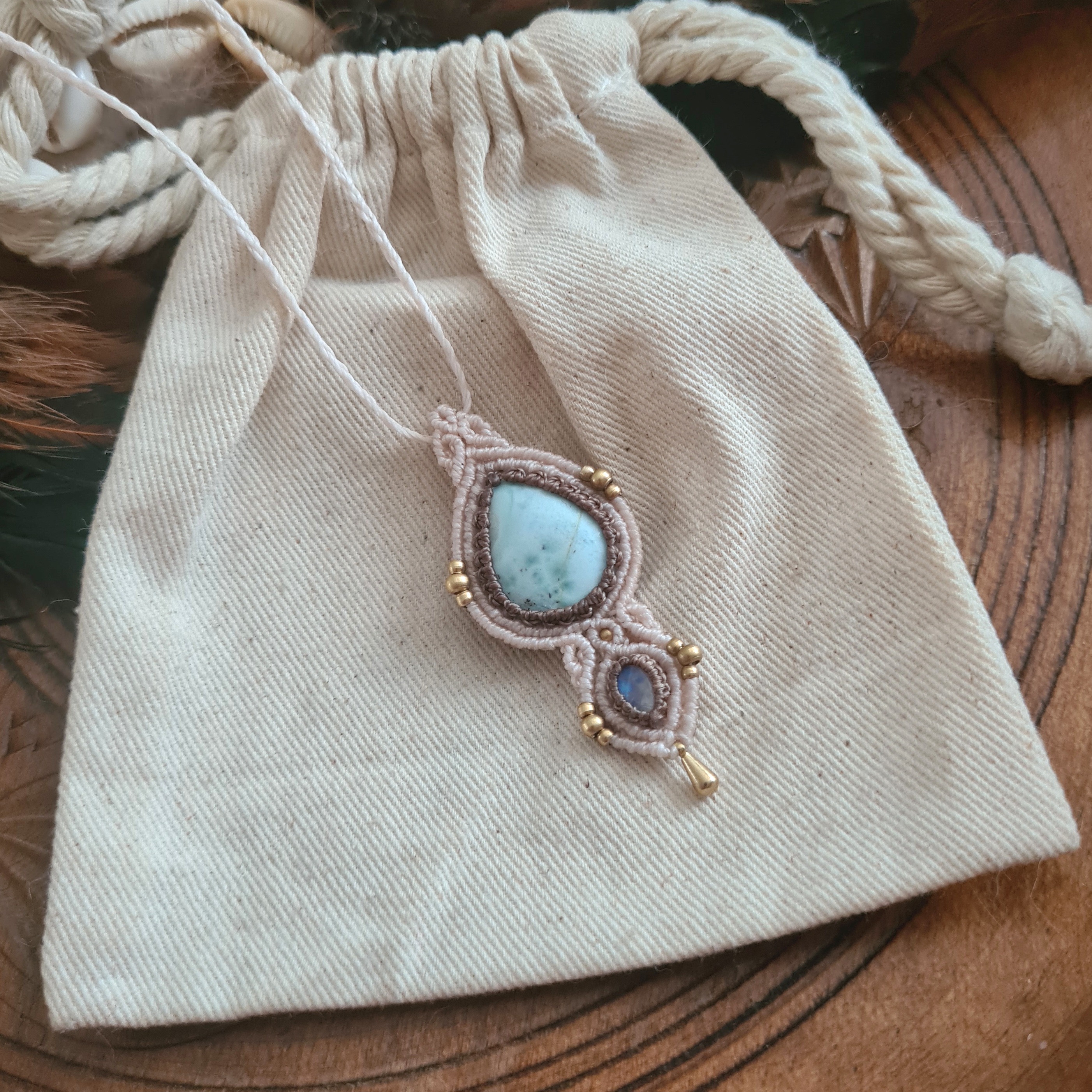Macramé ketting Larimar en Maansteen