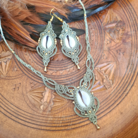 Macramé ketting Kauri schelp