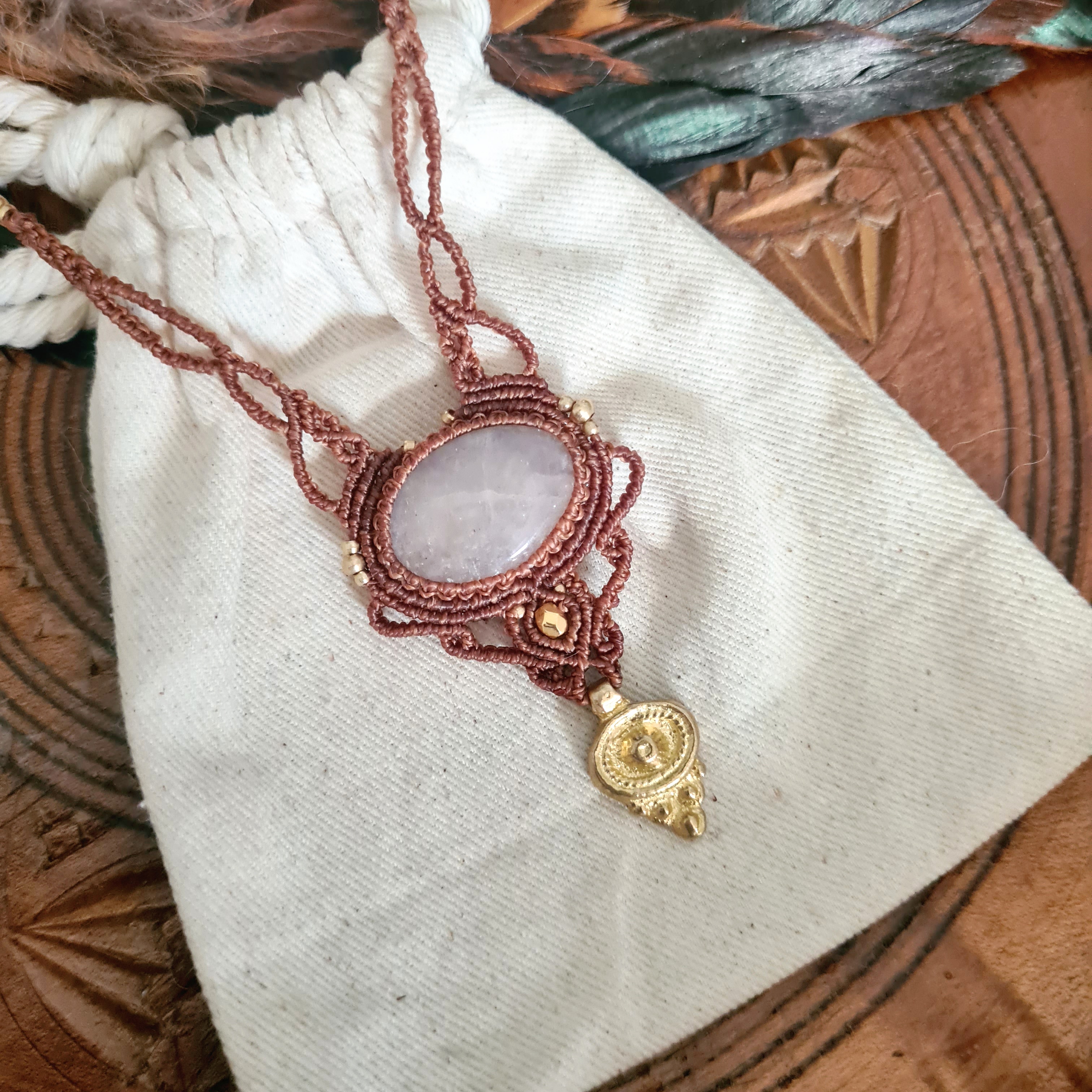 Macramé ketting Maansteen