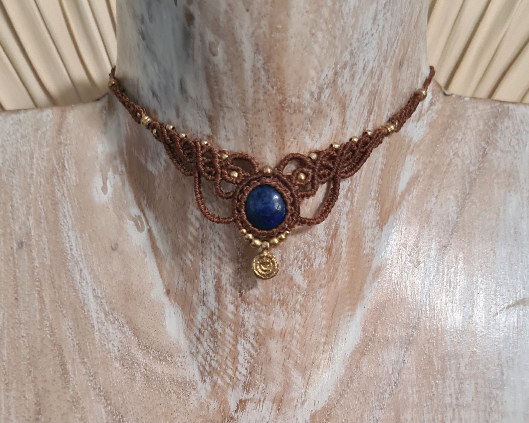 Macramé choker Lapis Lazuli