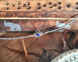 Macramé choker Lotus Lapis Lazuli