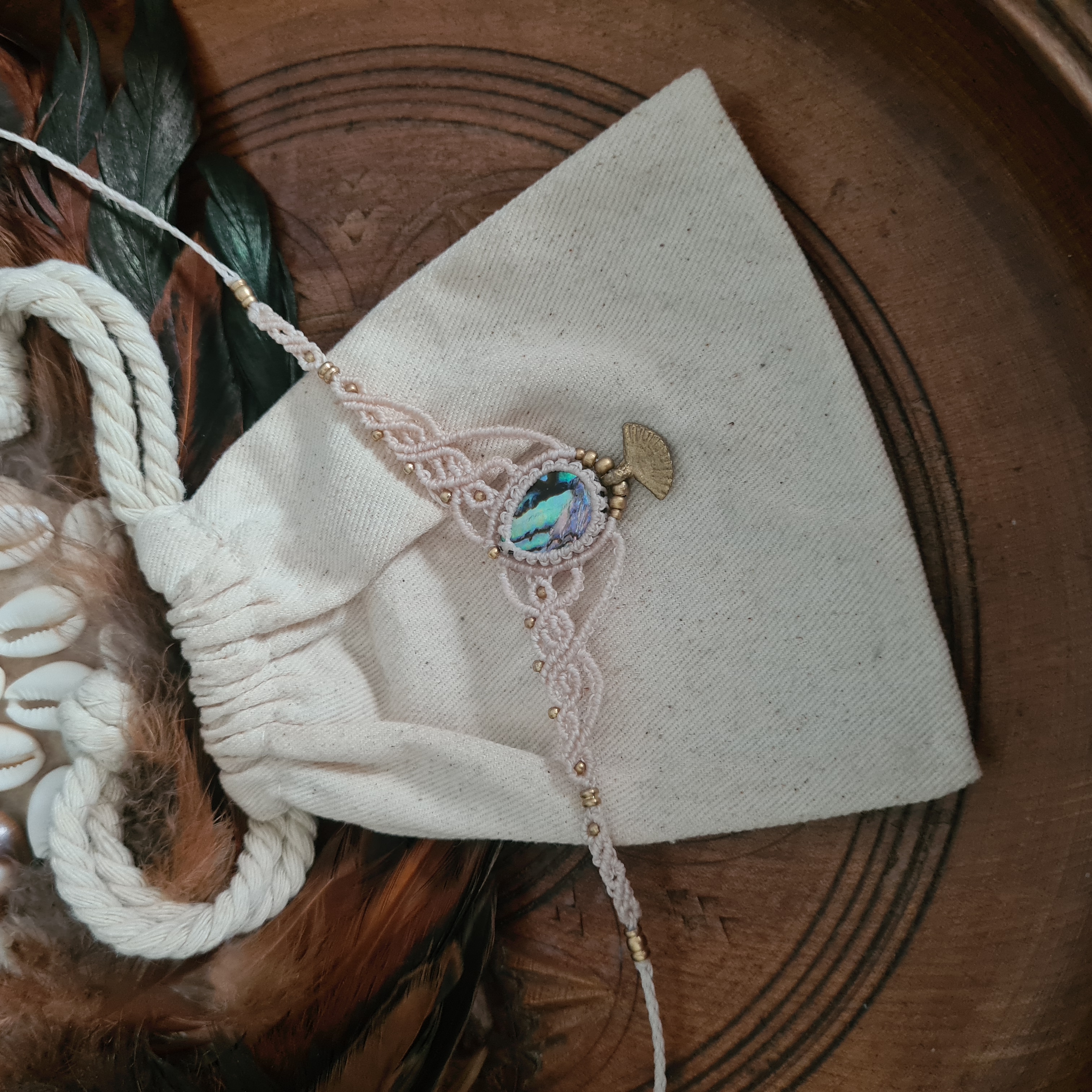 Macramé choker Abalone