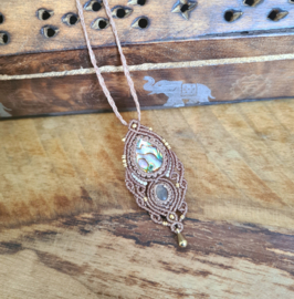 Macramé ketting Abalone en Labradoriet