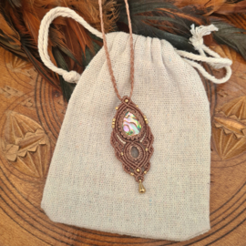 Macramé ketting Abalone en Labradoriet
