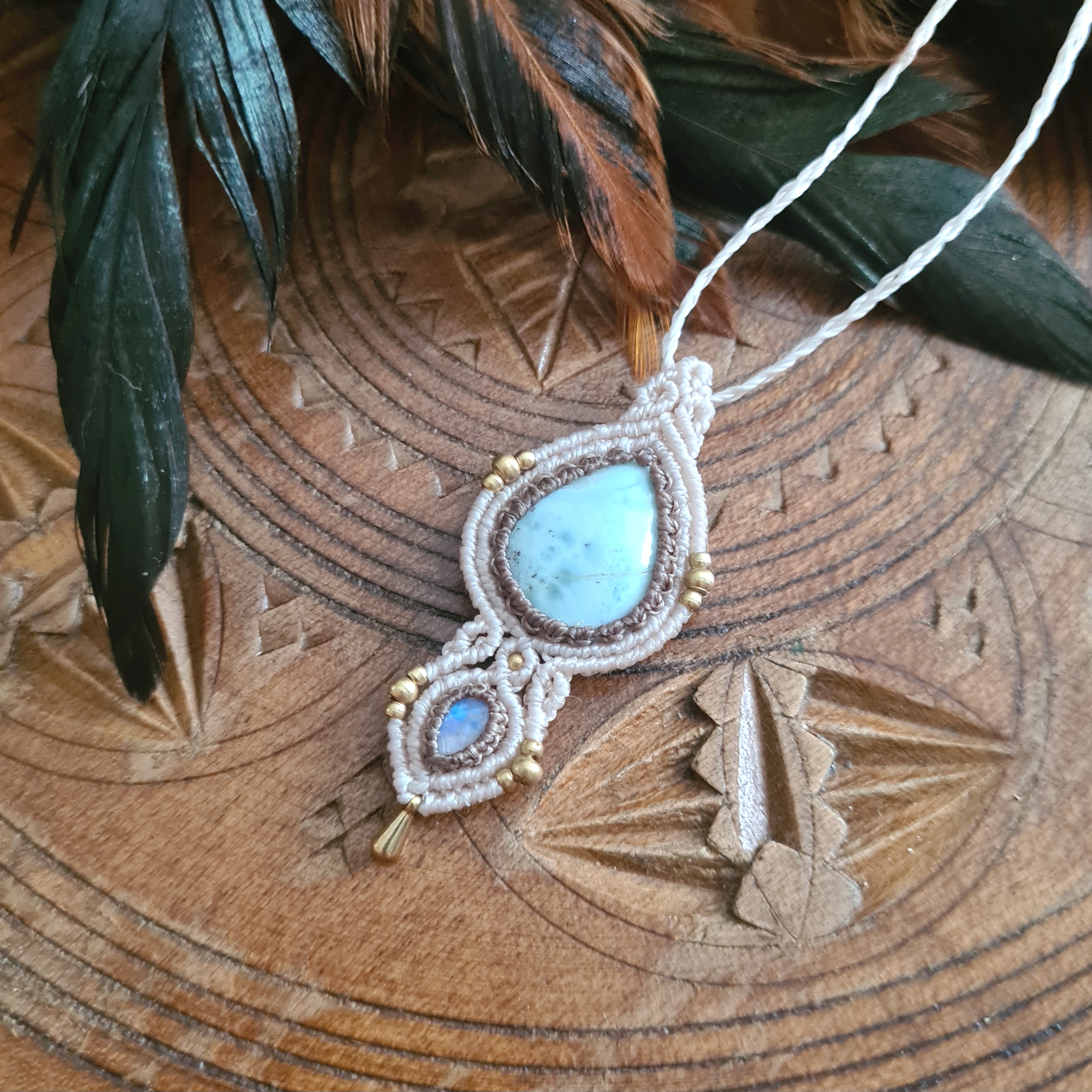 Macramé ketting Larimar en Maansteen
