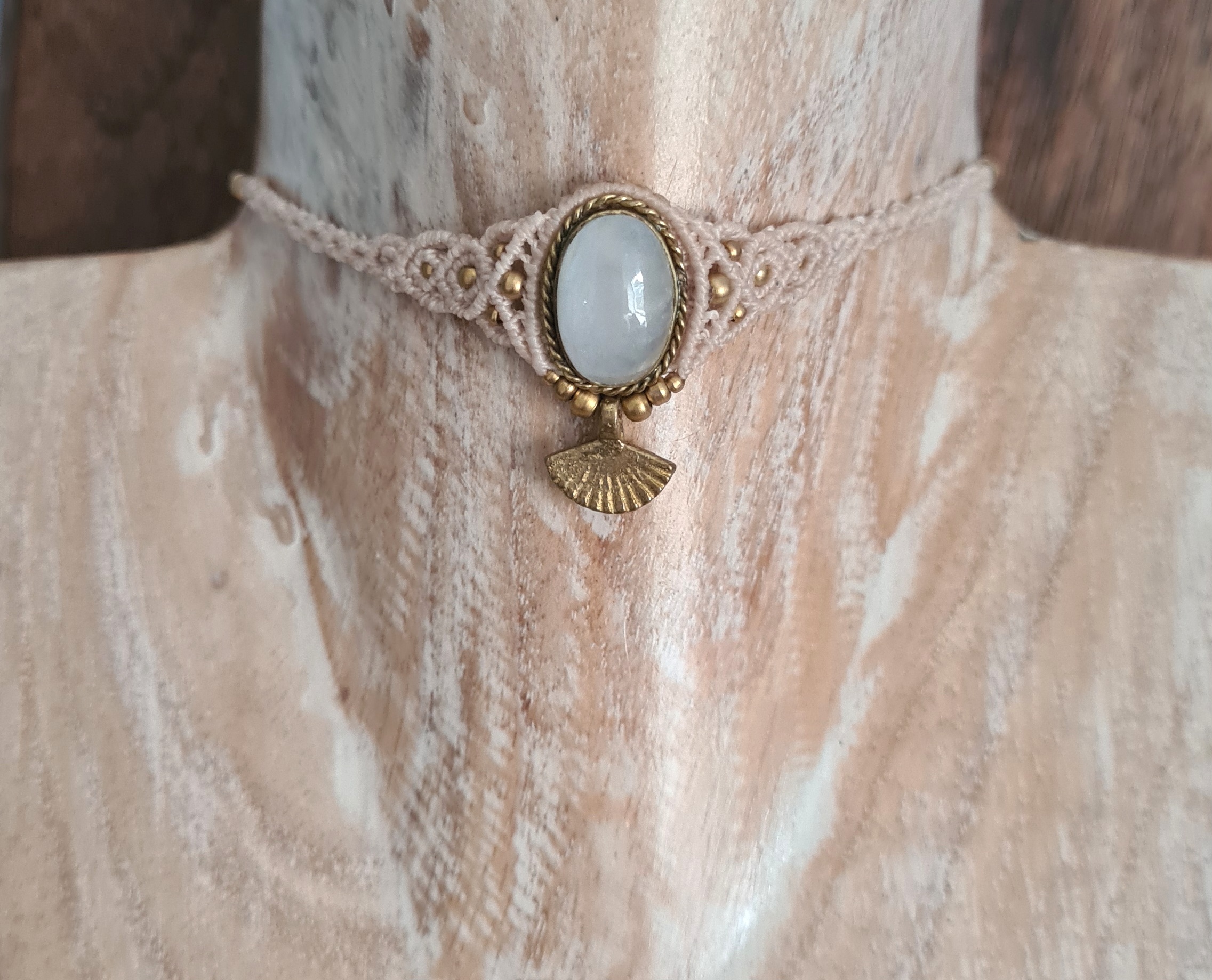 Macramé choker Maansteen