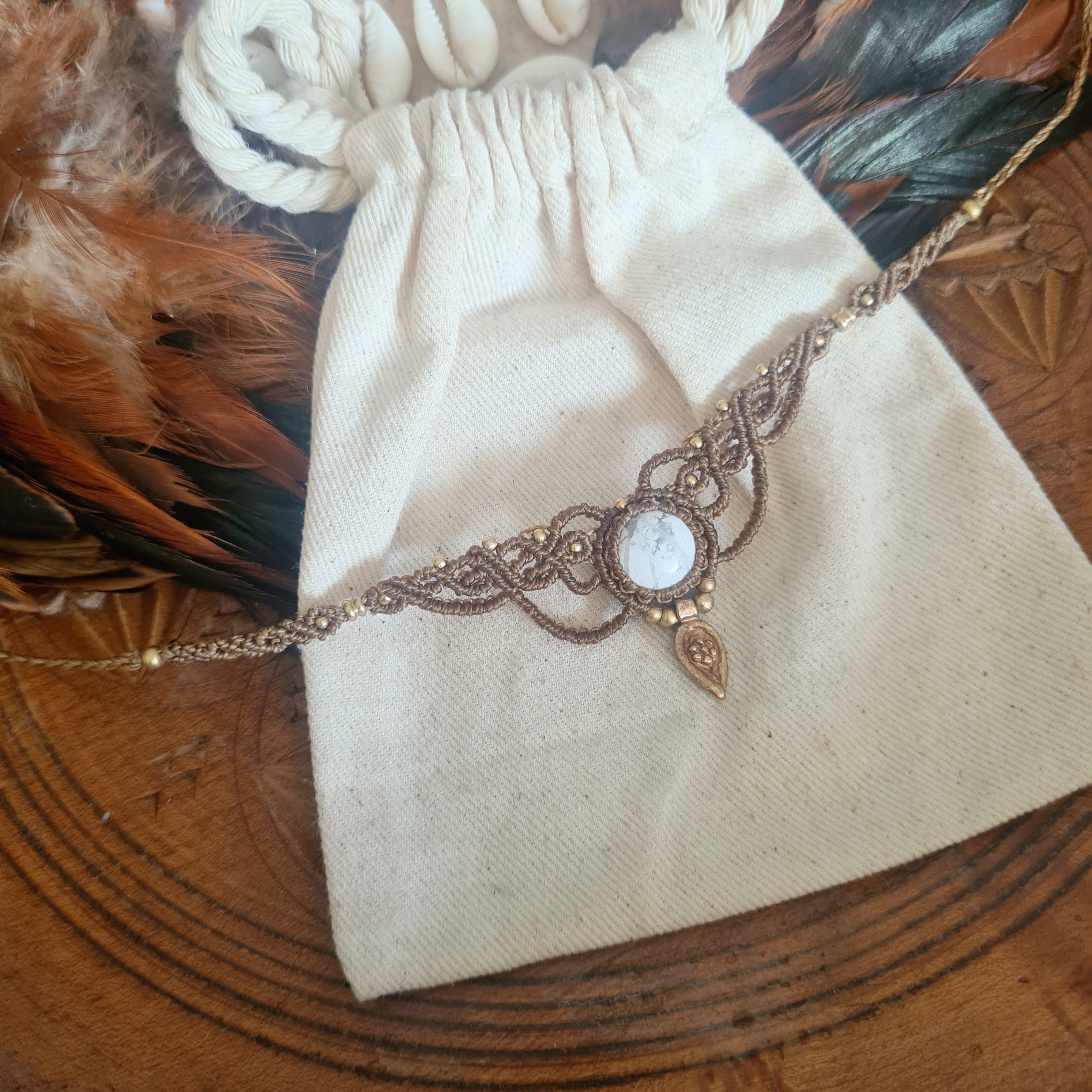 Macramé choker Howliet