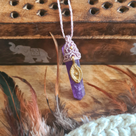 Macramé pendant Amethist