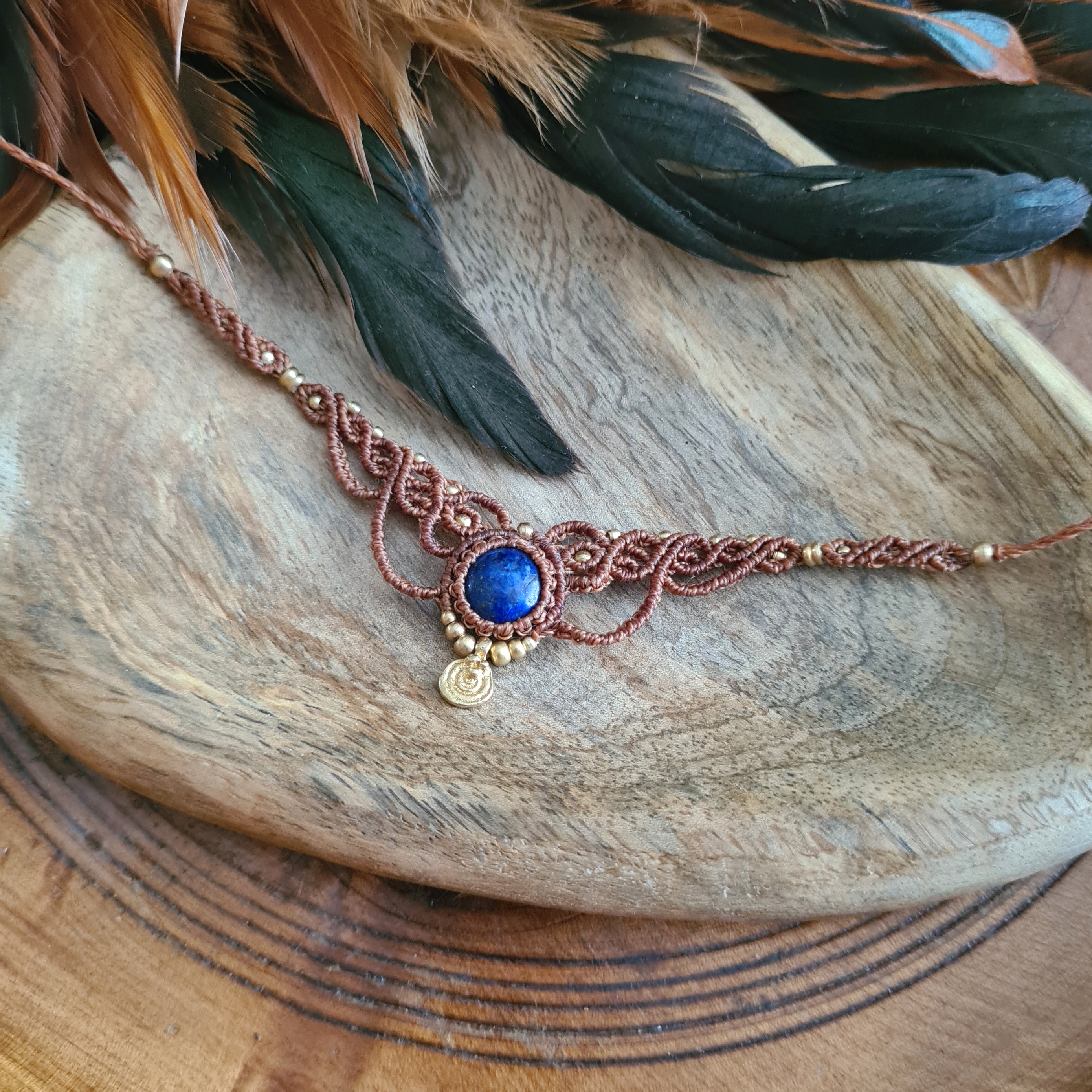 Macramé choker Lapis Lazuli