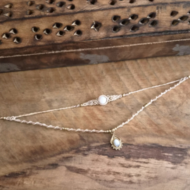 Double layered choker Maansteen