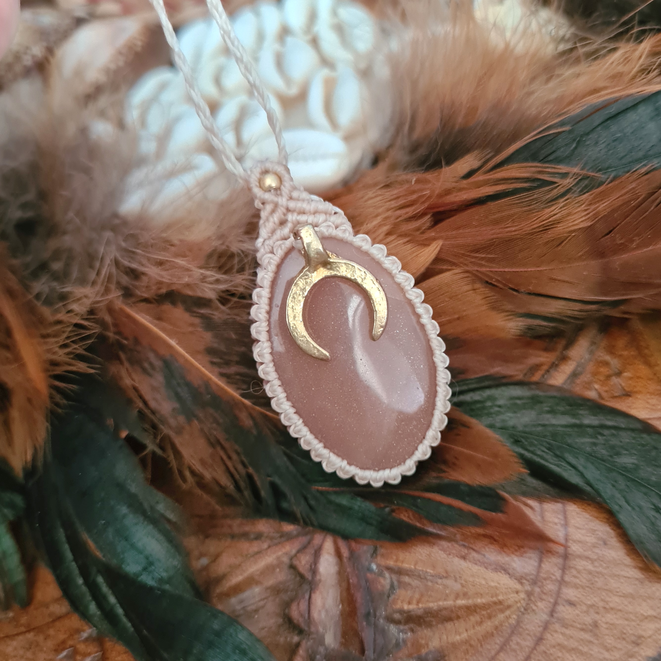 Macramé ketting Maansteen Peach