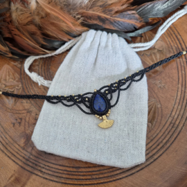 Macramé choker Lapis Lazuli