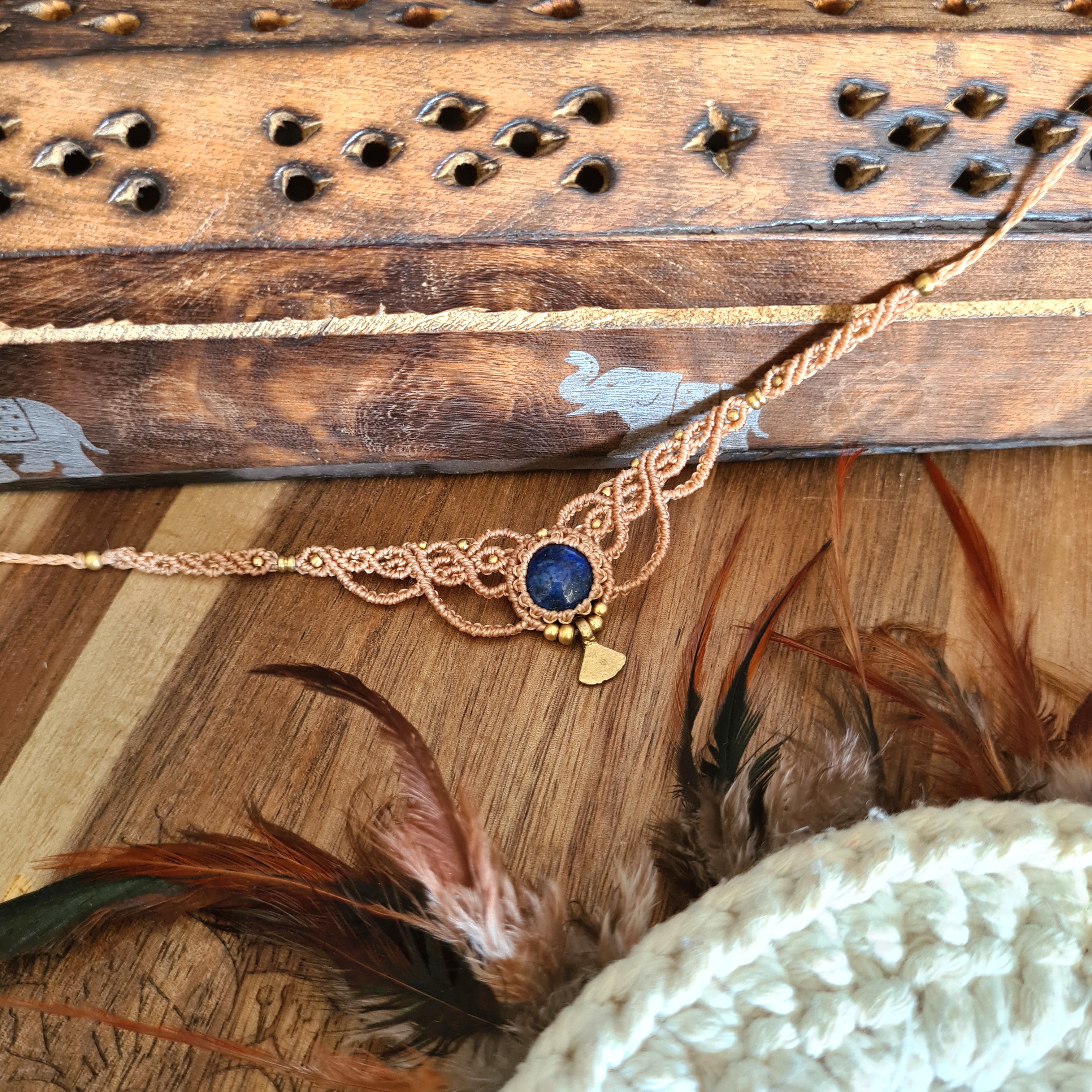 Macramé choker Lapis Lazuli