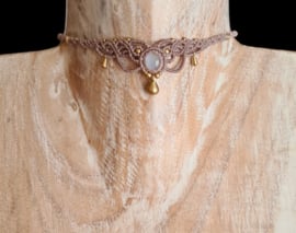 Wrapped stone choker Maansteen