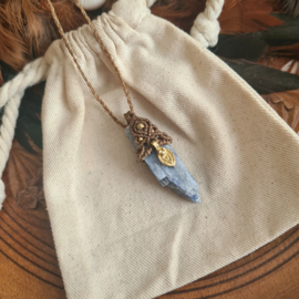 Macramé pendant Blauwe Kyaniet