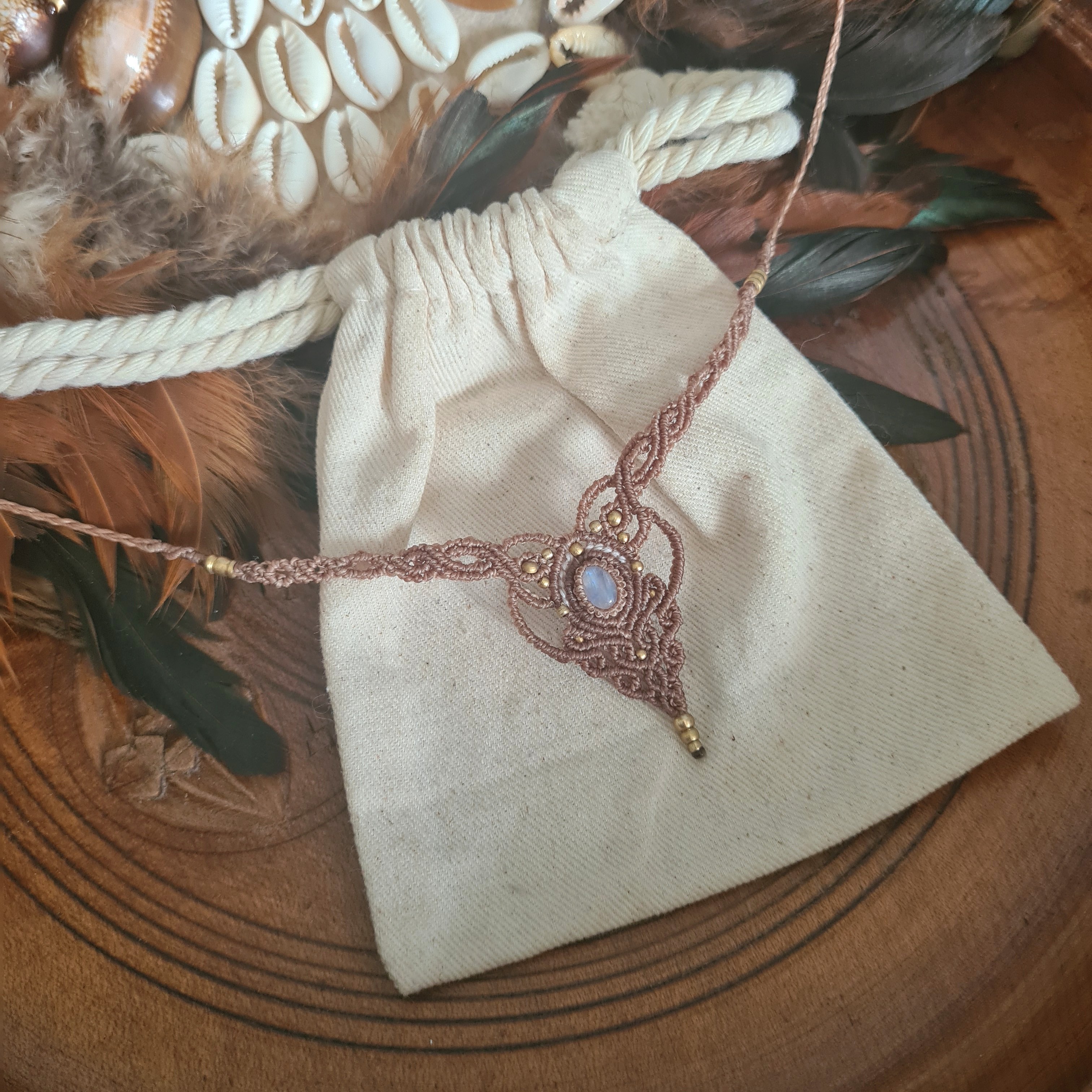 Macramé choker Maansteen