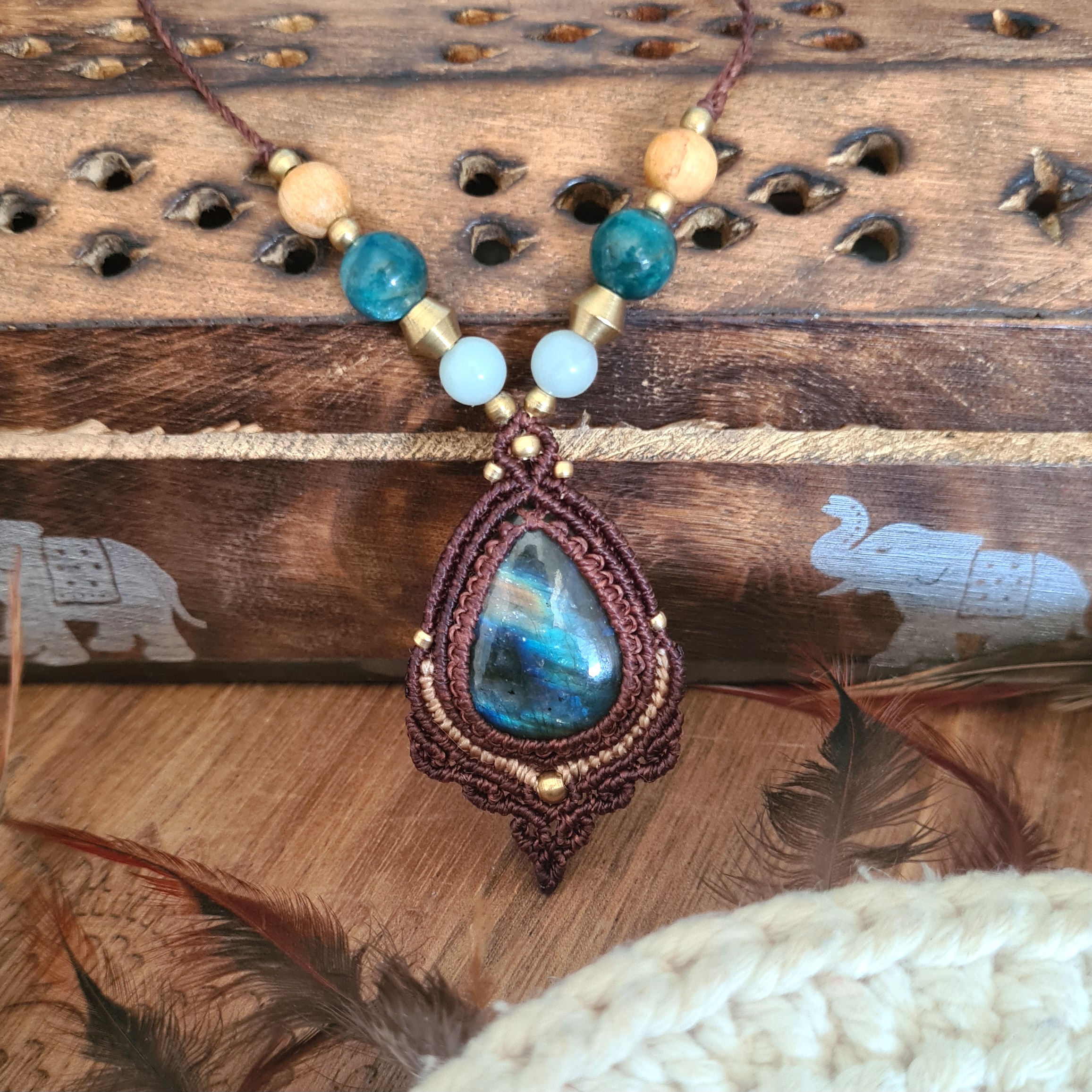 Macramé ketting Labradoriet