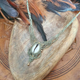 Macramé ketting Kauri schelp