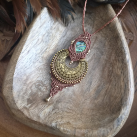 Macramé ketting Abalone schelp