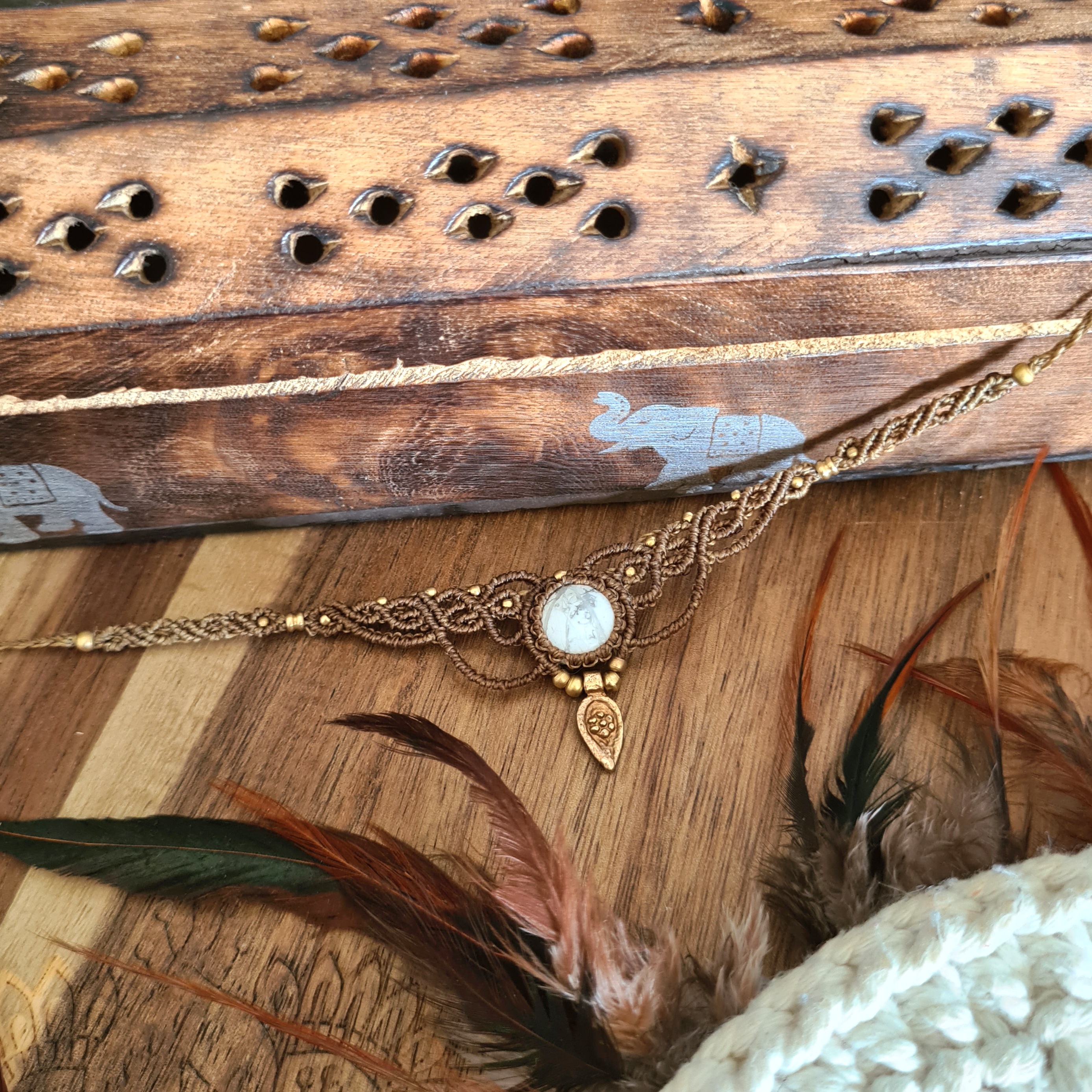 Macramé choker Howliet