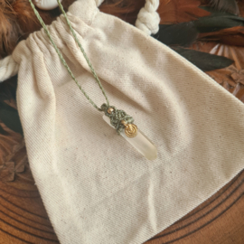 Macramé pendant Bergkristal