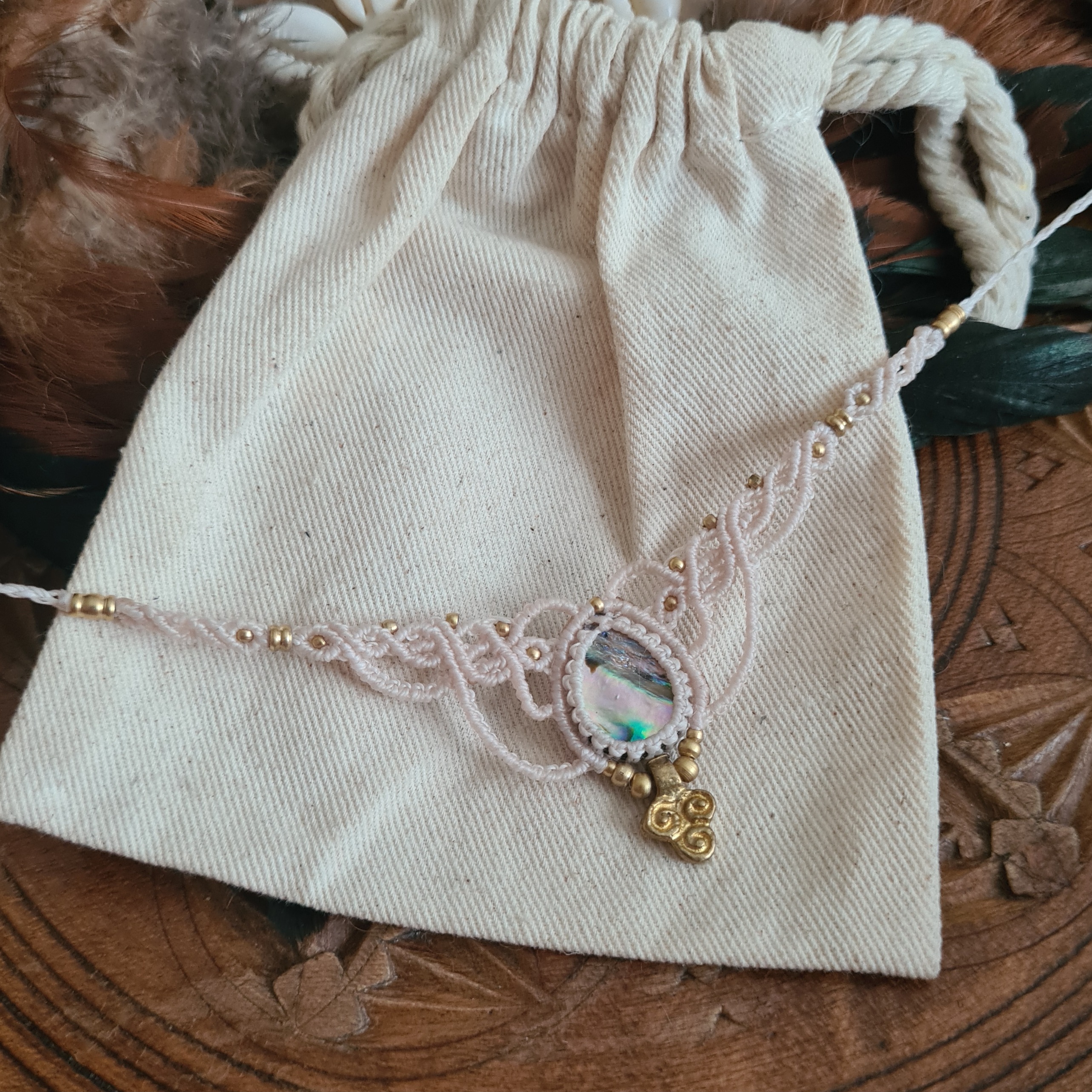 Macramé choker Abalone