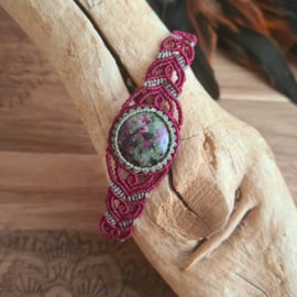 Wrapped stone armband  Robijn in Zoïsiet