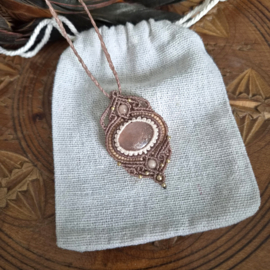 Macramé ketting  Maansteen