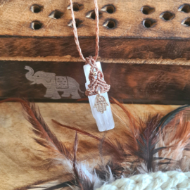 Macramé pendant Seleniet