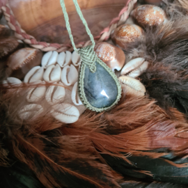 Macramé ketting Labradoriet