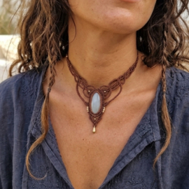 Macramé ketting Belmoriet Maansteen