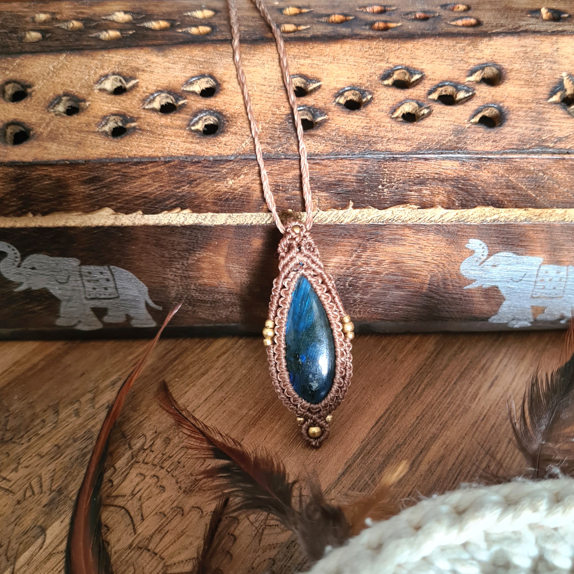 Macramé ketting Labradoriet