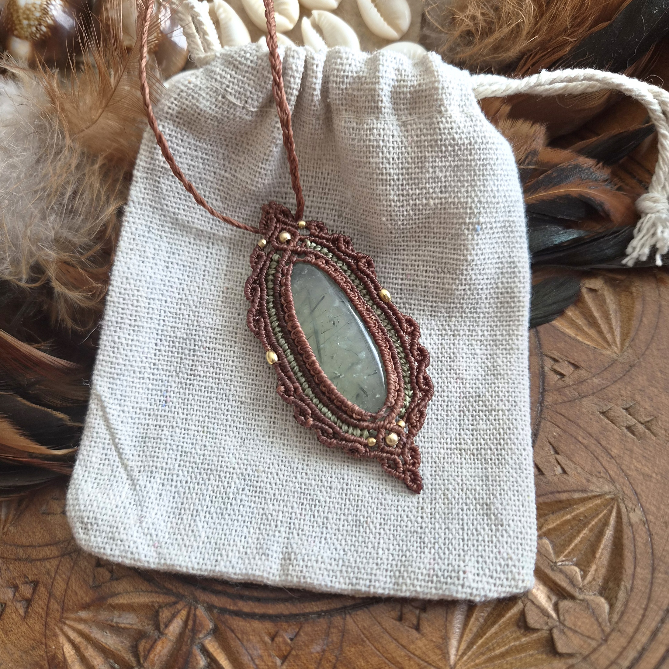 Macramé ketting Prehniet