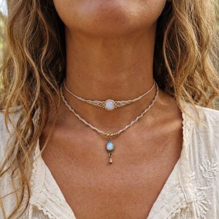 Double layered choker Maansteen