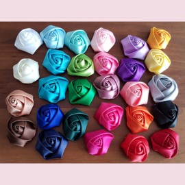 Rolled roses 4 cm 310 stuks