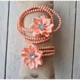 Bloemenarmband zalm