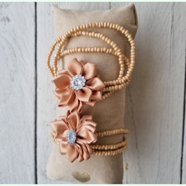 Bloemenarmband beige wikkel