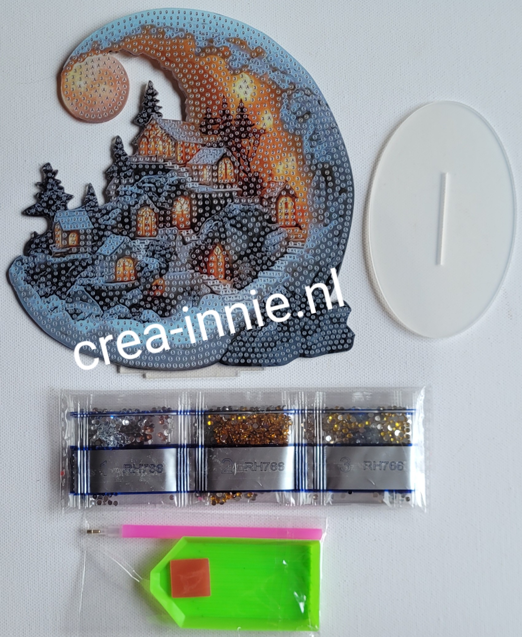 Ornament kunststof volle maan met dorp achterzijde