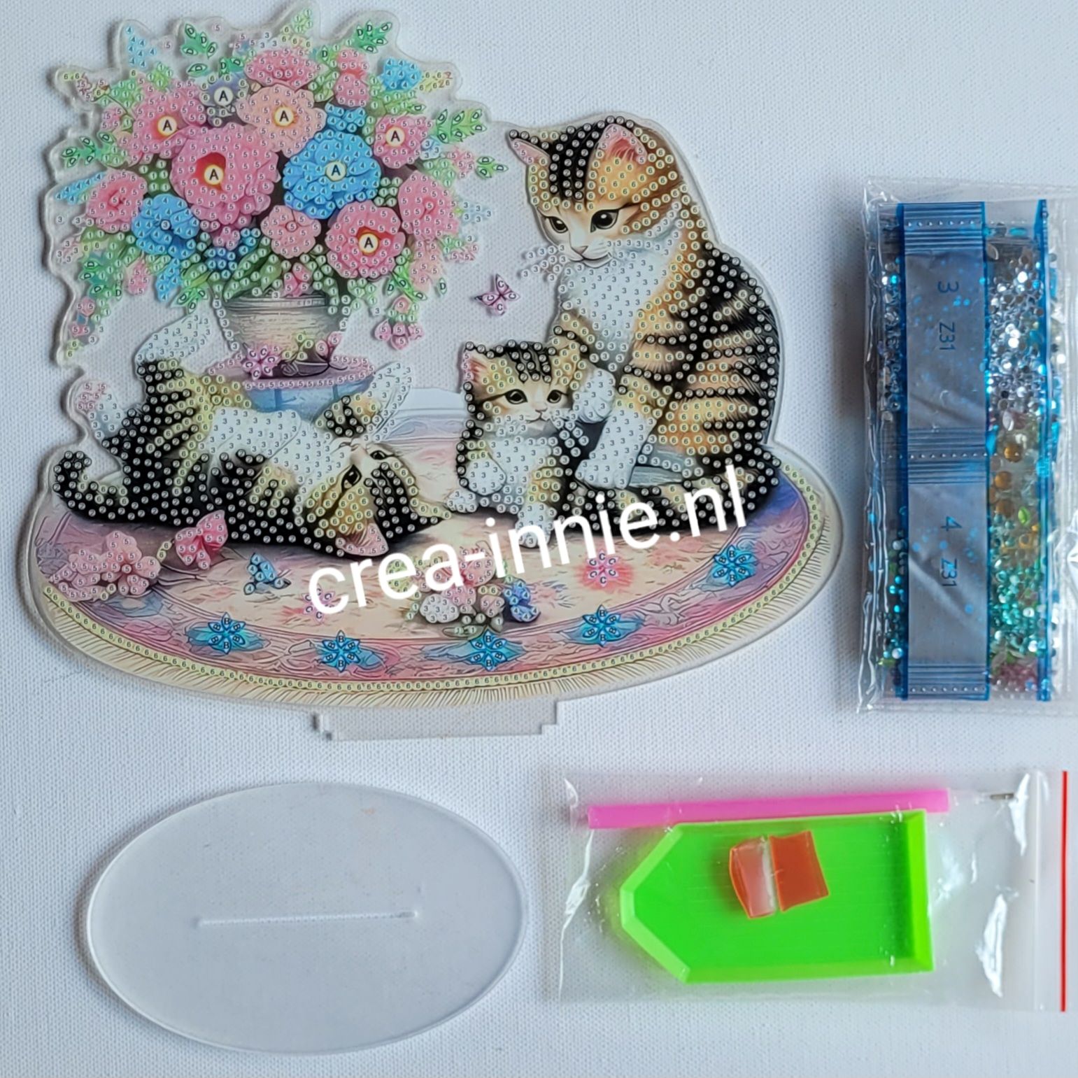 Staand ornament kunststof 3 spelende katjes