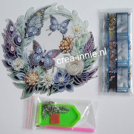 Hanger bloemen met vlinder