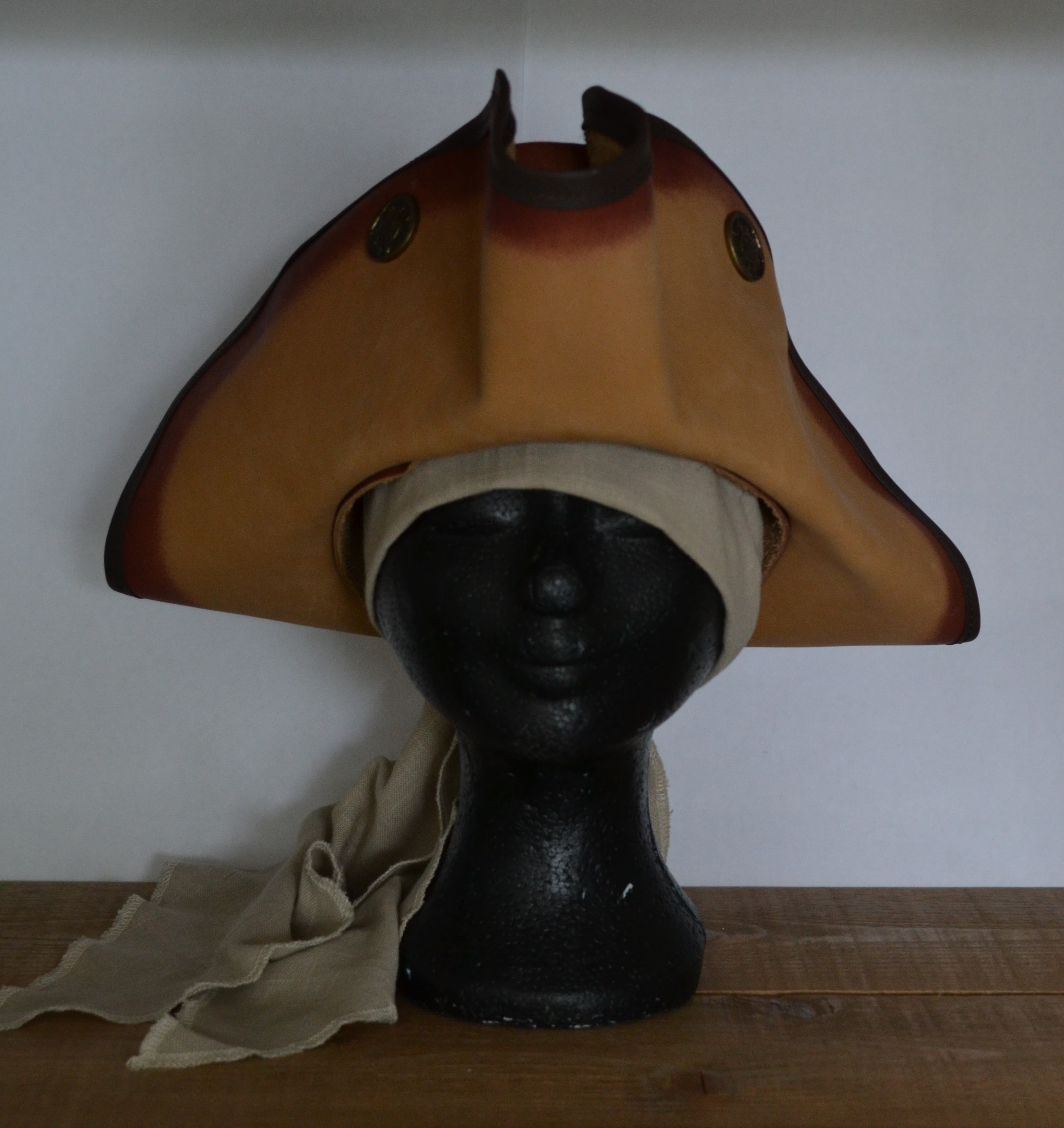 Tricorn Leer III