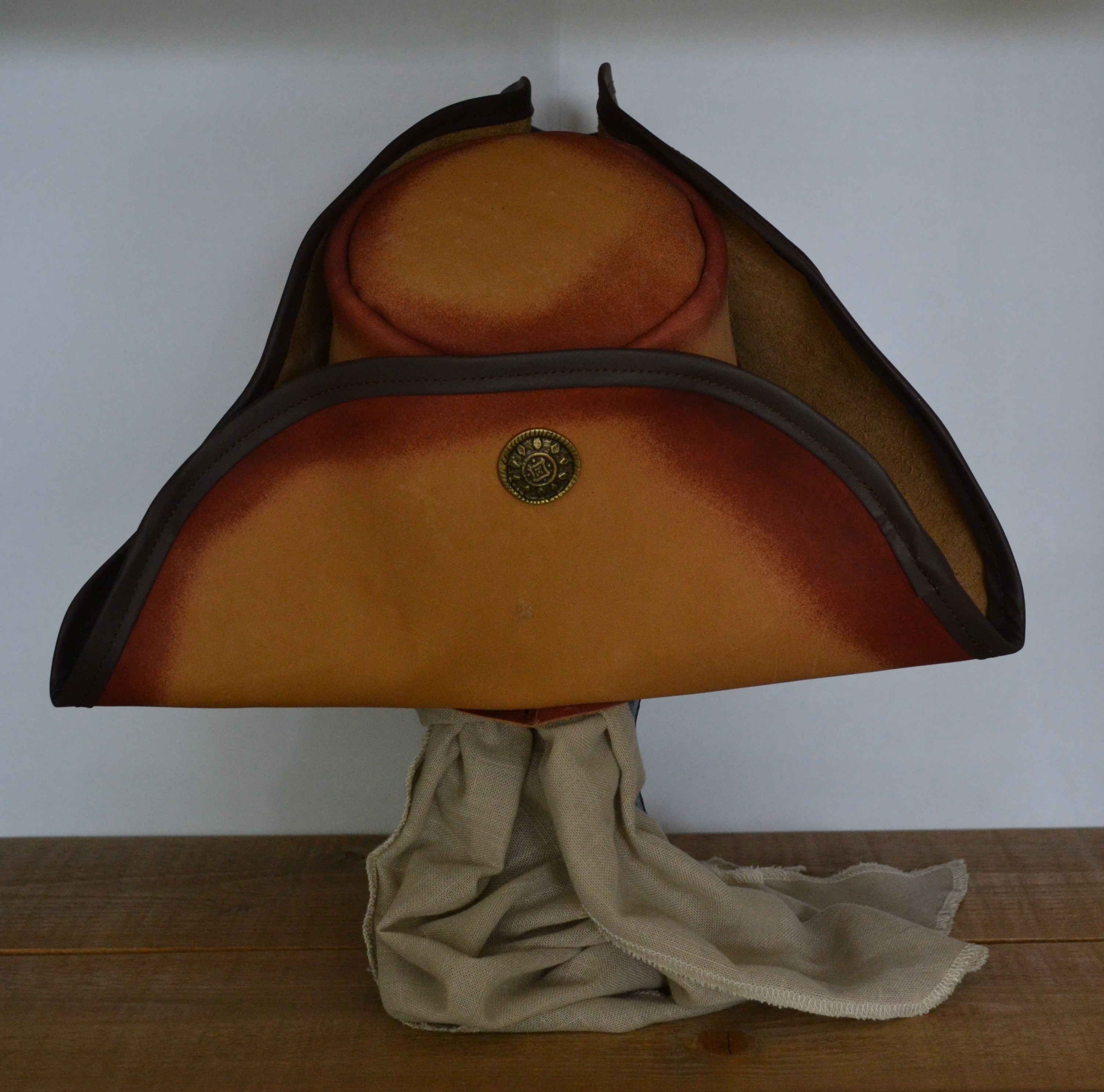 Tricorn Leer III
