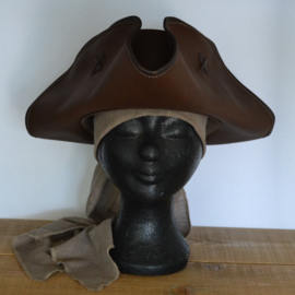 Tricorn Leer VI