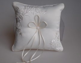 Ringkussen Embroidery Wit en Ivoor